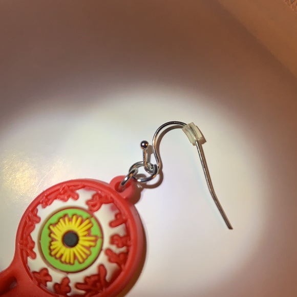 Spooky Eyeball Earrings - Picture 5 of 6